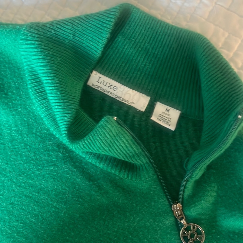 Luxe 360 green sweater. Size medium.